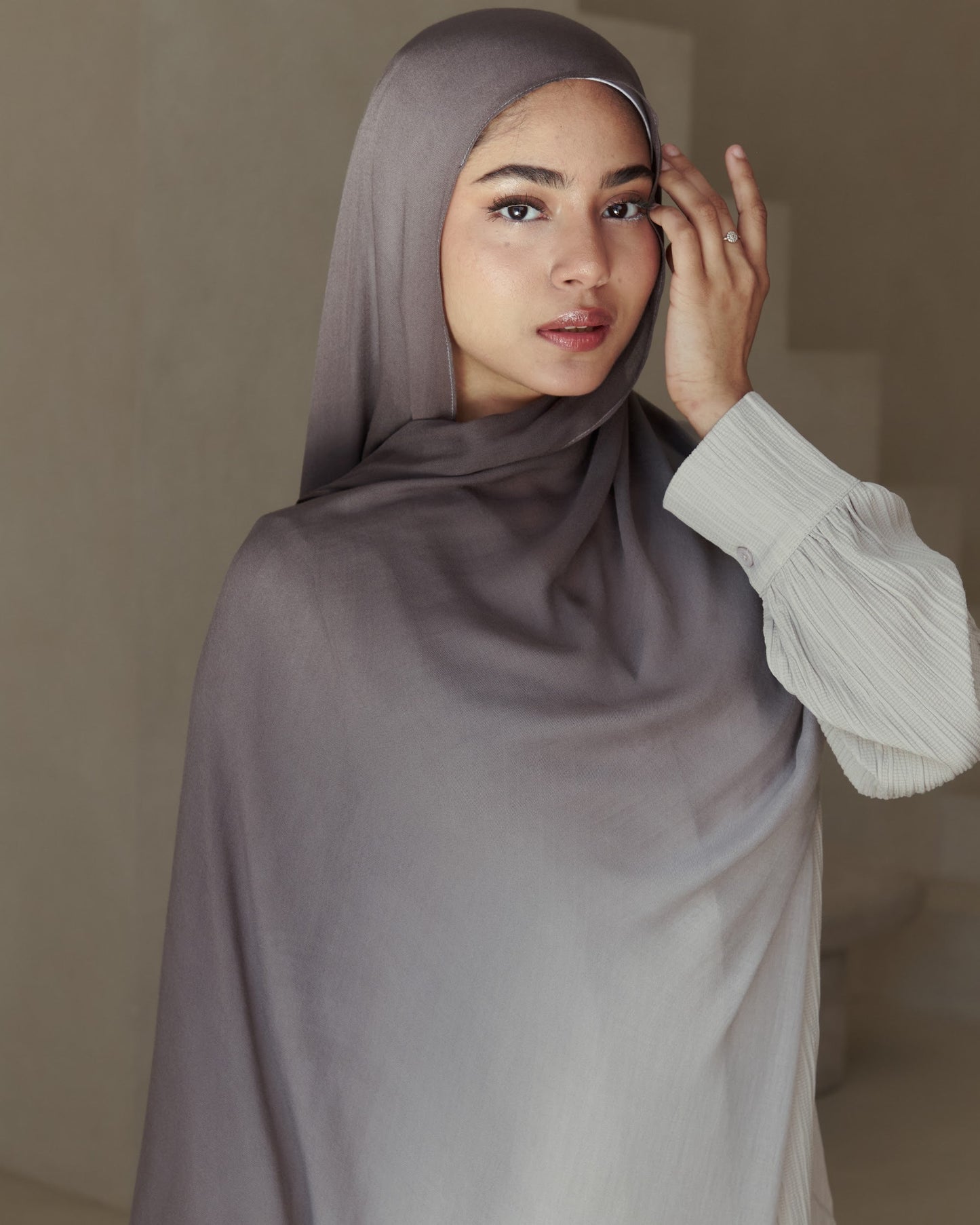 Ombré Modal Hijab - Pebble Smoke
